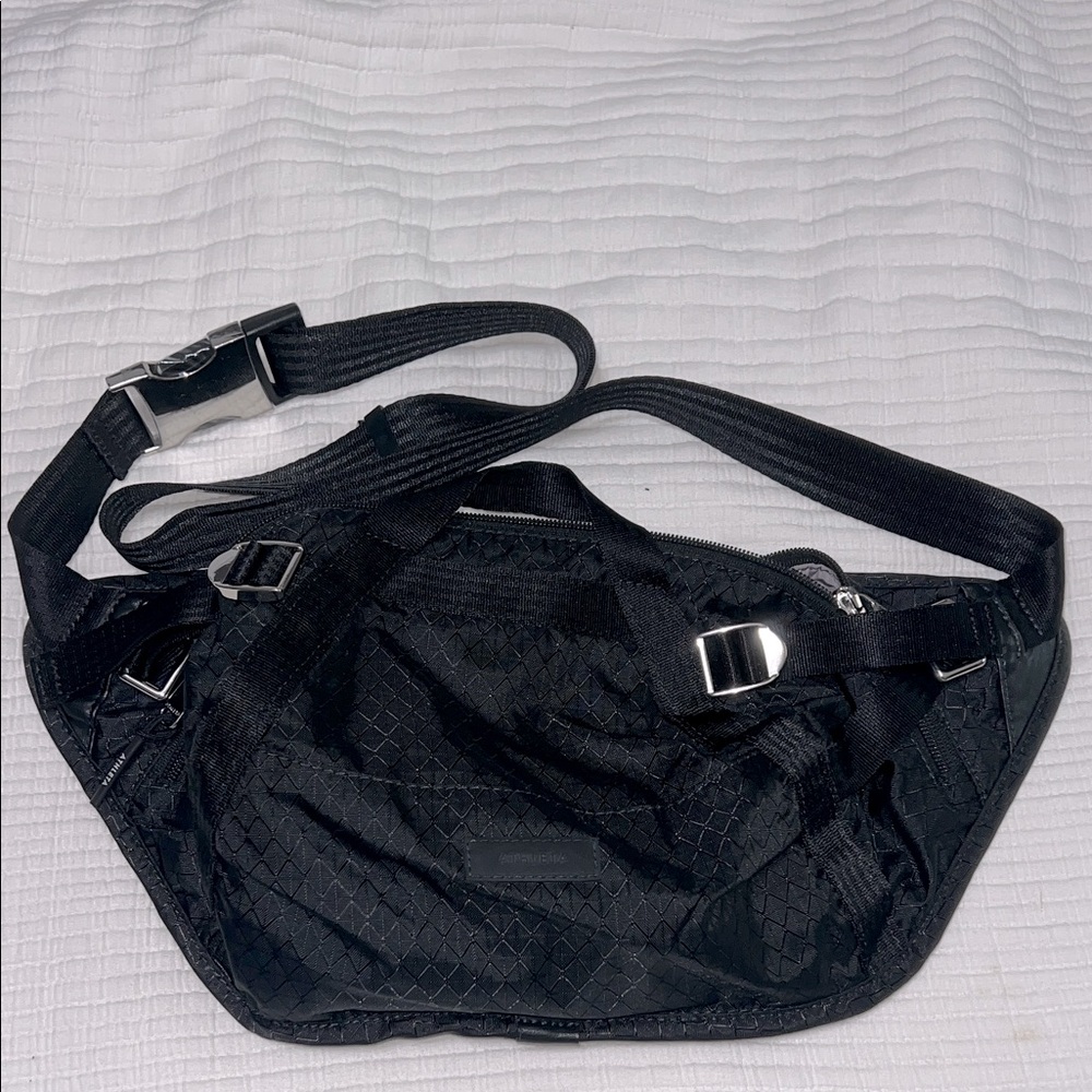 Like new Athleta Large Excursion Belt Bag - Black - Picture 2 of 5